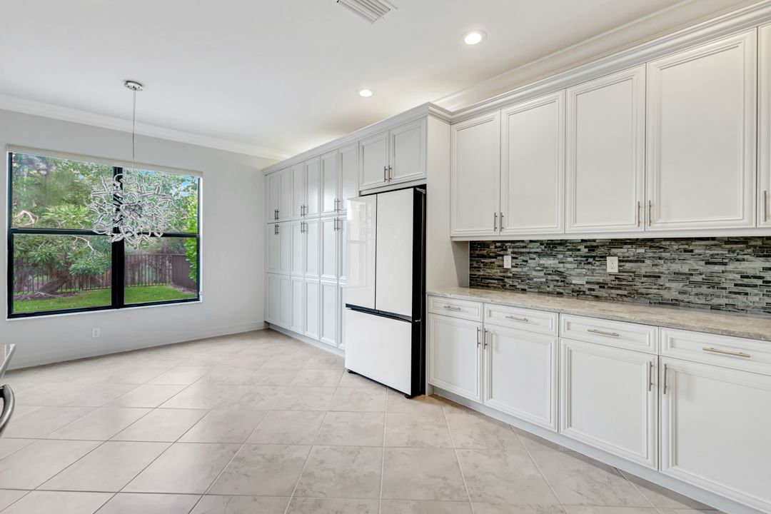 3430 Tigris Ln, Naples, FL 34119