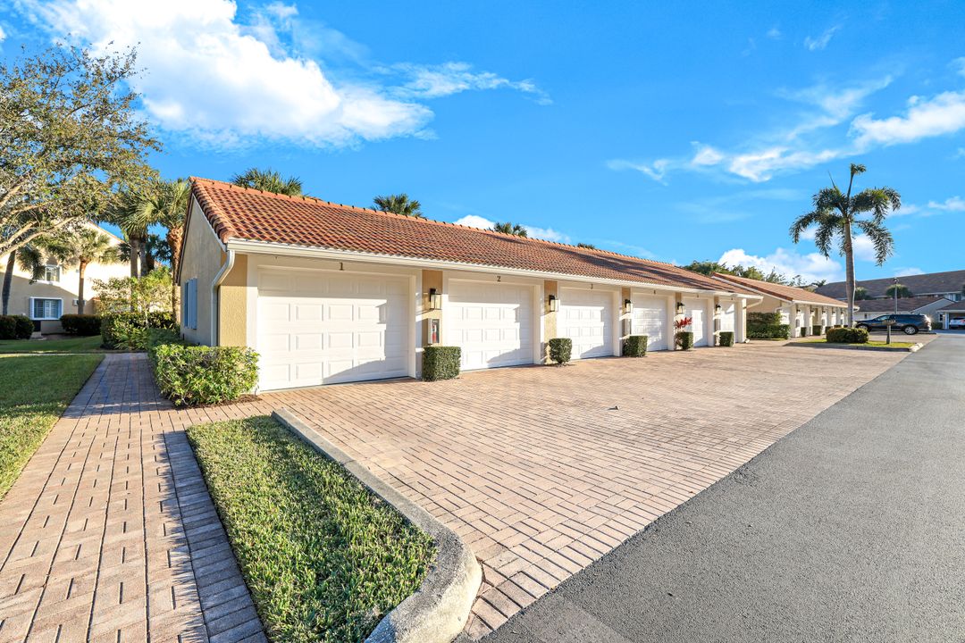 2347 Hidden Lake Ct #6, Naples, FL 34112