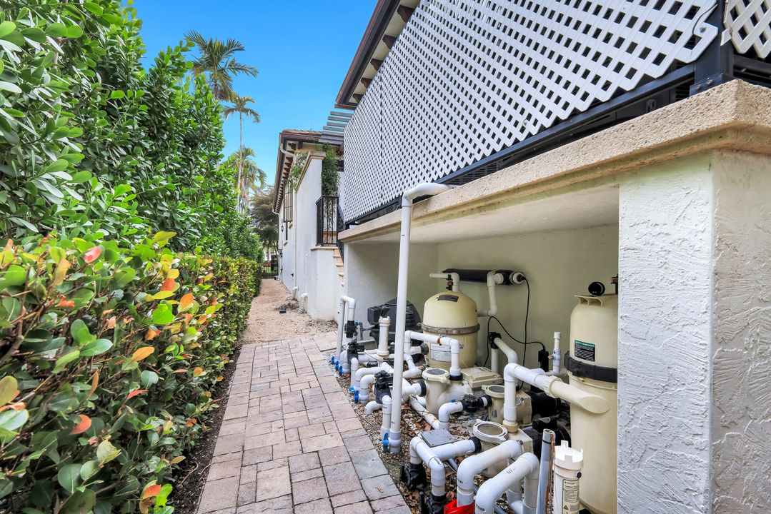 81 Gulf Shore Blvd S, Naples, FL 34102