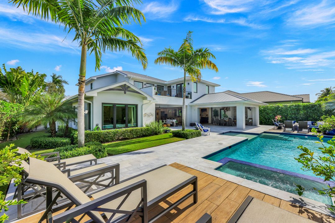 679 Rudder Rd, Naples, FL 34102