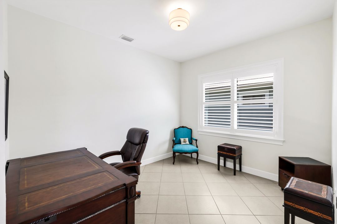 5052 Martinique Dr, Naples, FL 34113