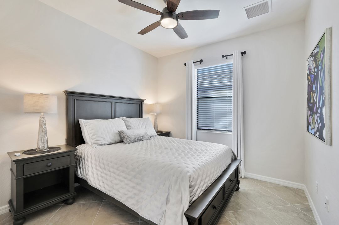 9207 Shadow Oak Ln, Naples, FL 34120