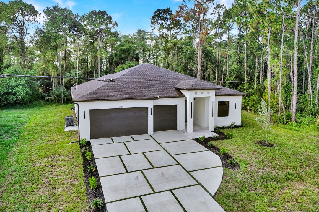8027 Royal Cir, LaBelle, FL 33935