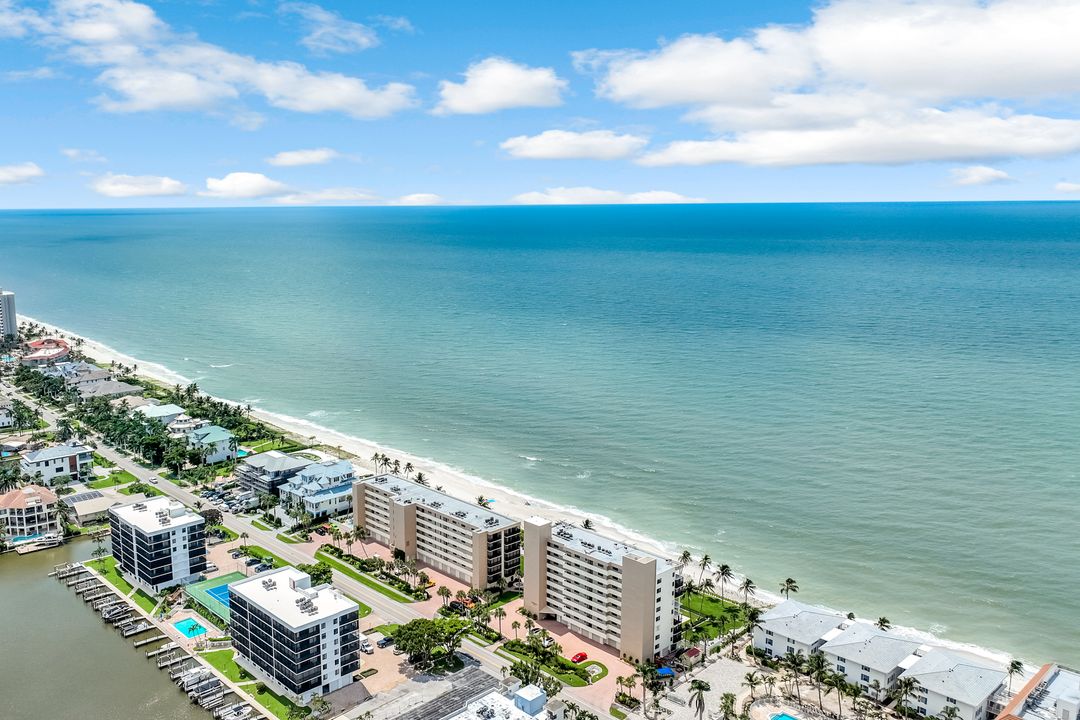 10475 Gulf Shore Dr #112, Naples, FL 34108