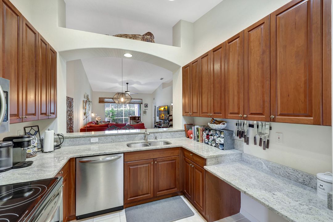 6254 Mandalay Cir, Naples, FL 34112