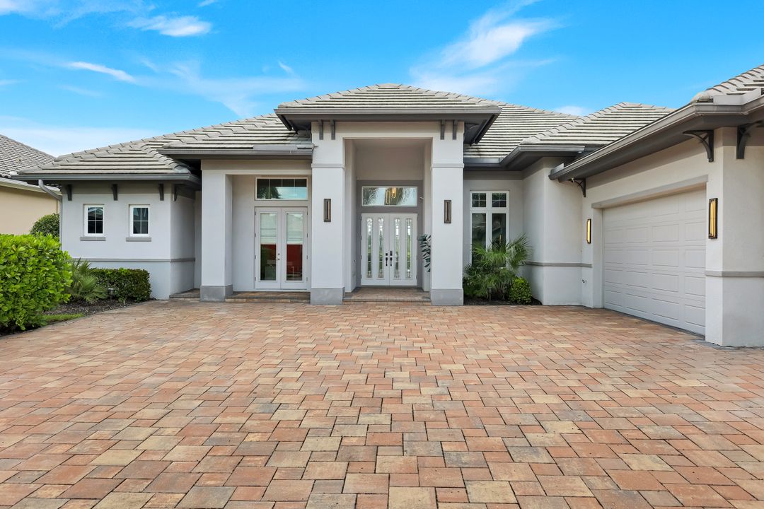 11907 Hedgestone Ct, Naples, FL 34120