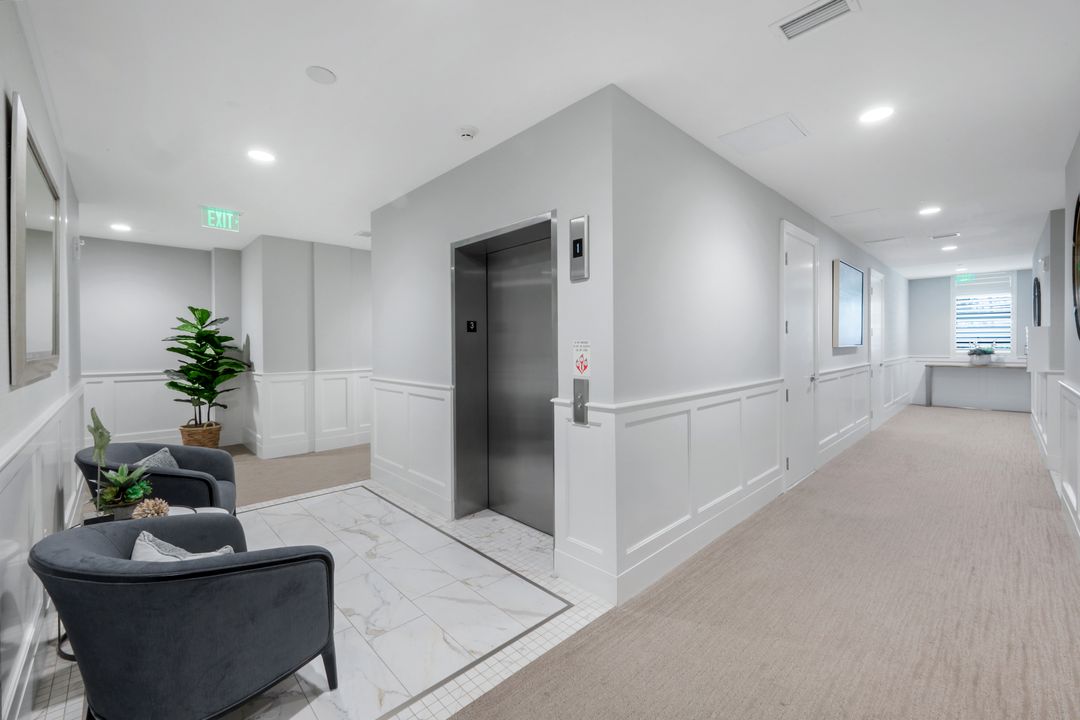 875 6th Ave S #303, Naples, FL 34102