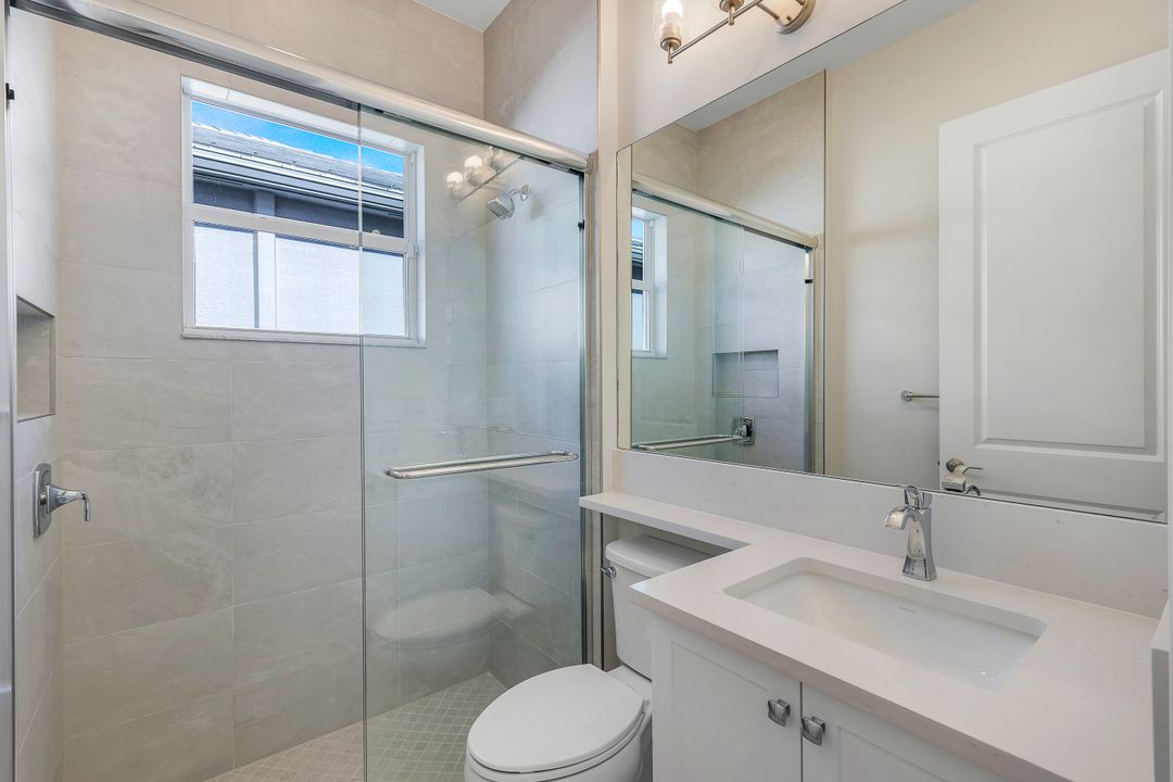 2565 Kingfisher Dr, Naples, FL 34112