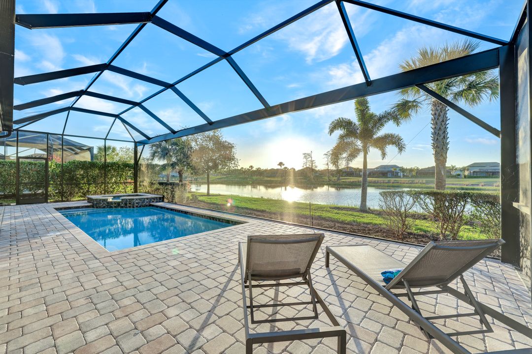 9493 Night Heron Ln, Naples, FL 34120