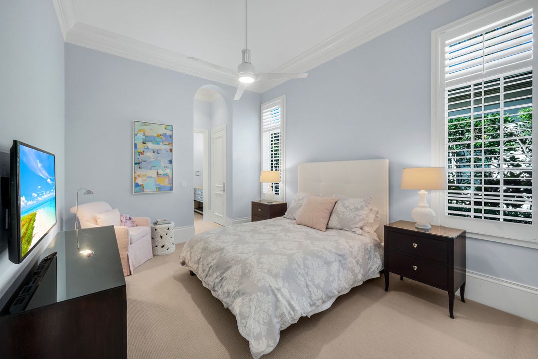 2048 Isla Vista Ln, Naples, FL 34105