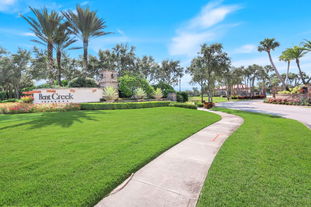 9445 Glenforest Dr, Naples, FL 34120