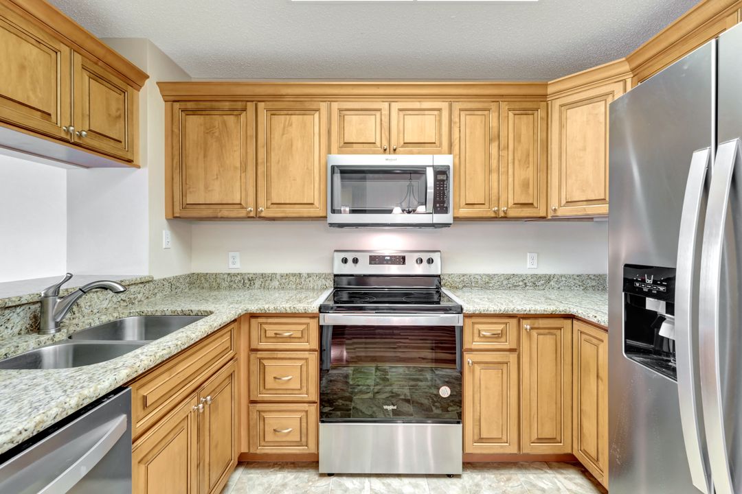 900 Arbor Lake Dr #207, Naples, FL 34110