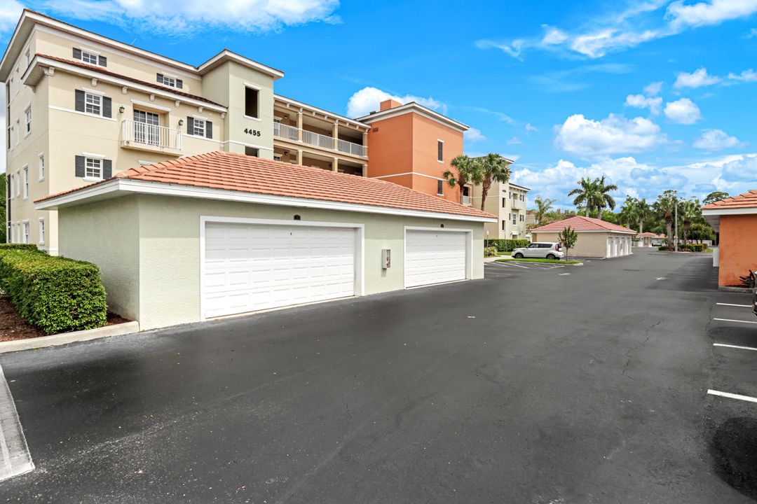 4455 Botanical Pl Cir #103, Naples, FL 34112