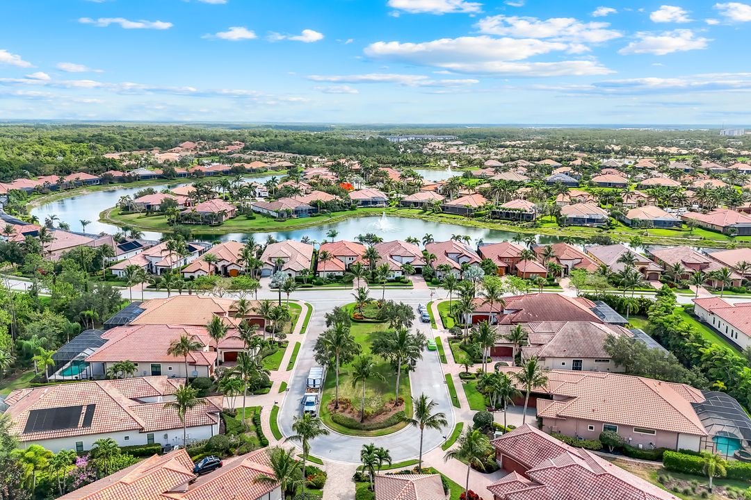 6419 Vivaldi Ct, Naples, FL 34113