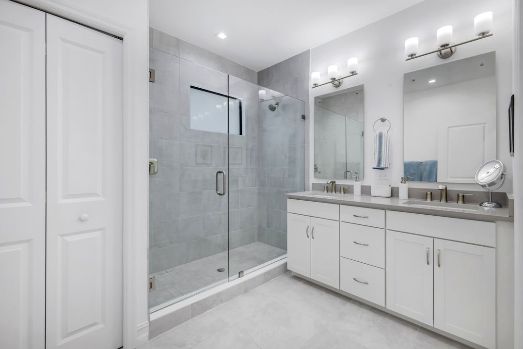 7550 Rockefeller Dr, Naples, FL 34119