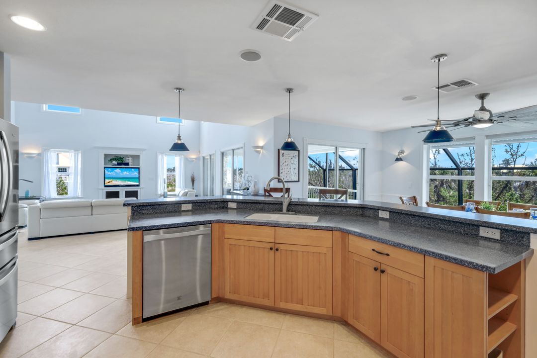 654 Sea Oats Dr, Sanibel, FL 33957