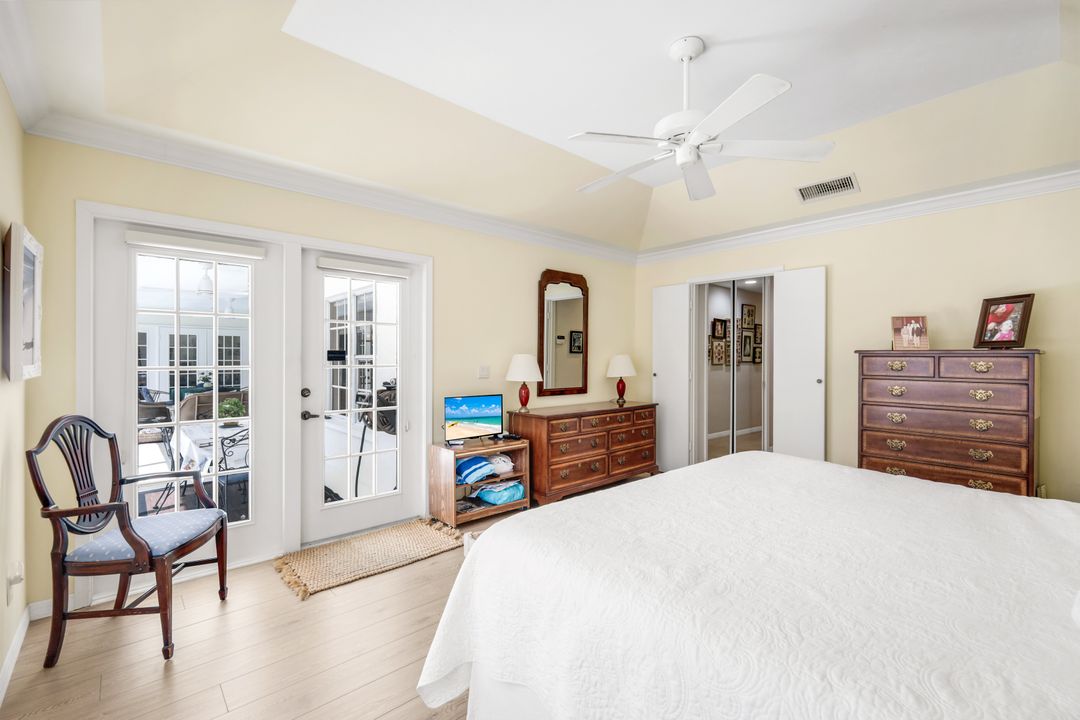 712 Pine Creek Ln, Naples, FL 34108