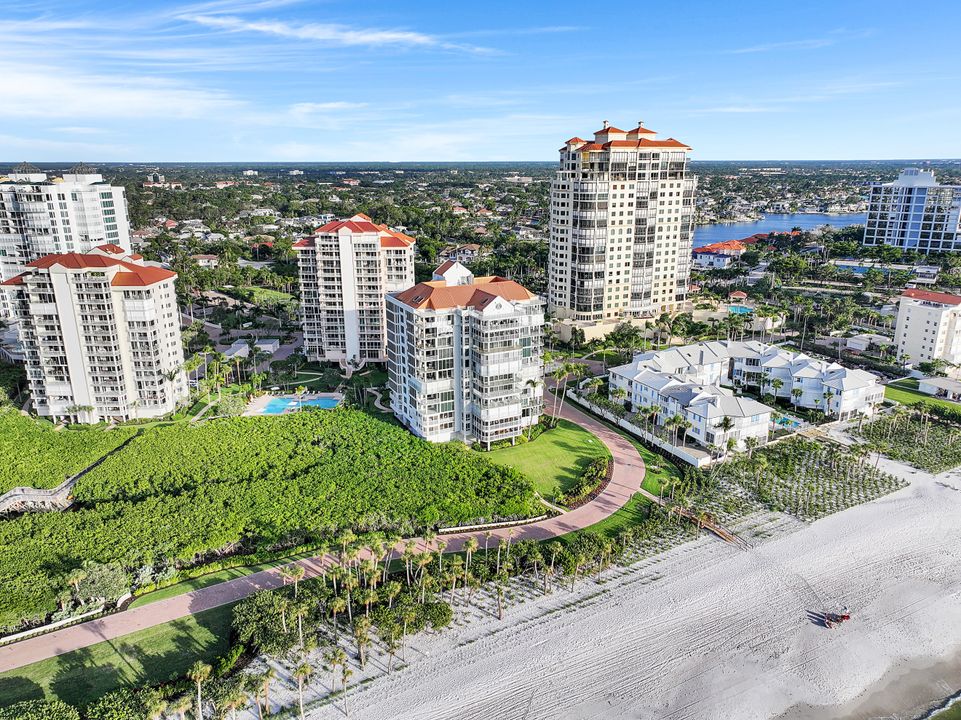 20 Seagate Dr #202, Naples, FL 34103