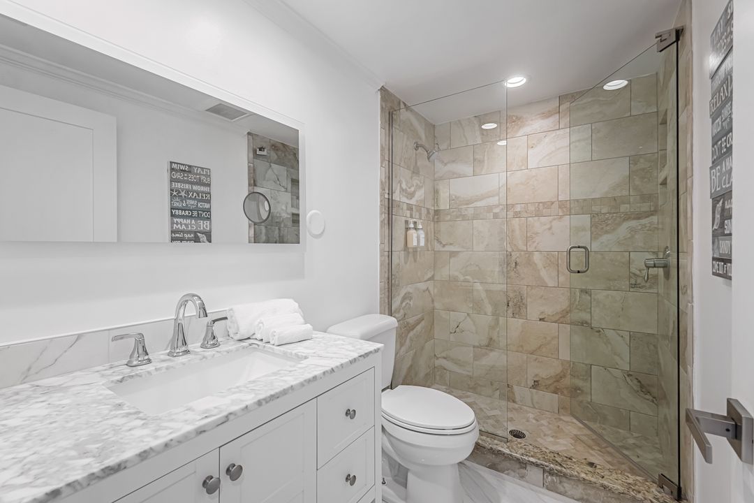 455 Bayside Ave, Naples, FL 34108