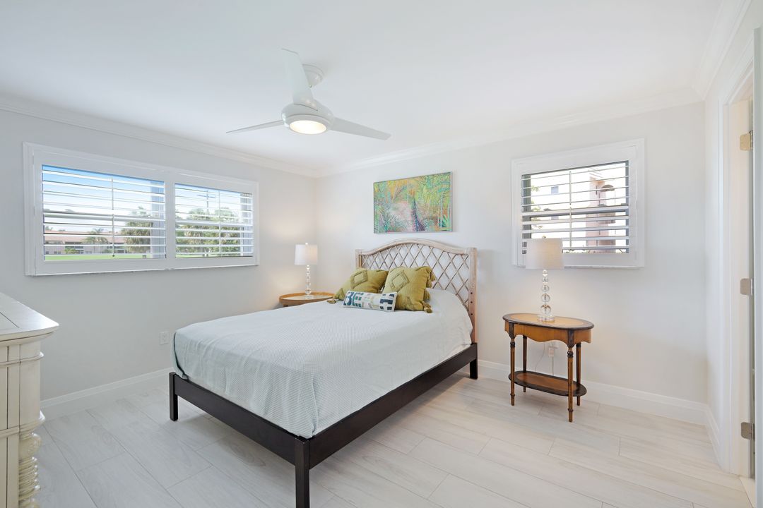 300 Forest Lakes Blvd #112, Naples, FL 34105