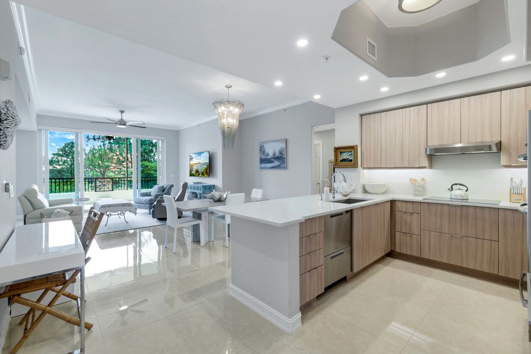 2728 Tiburon Blvd E #403, Naples, FL 34109