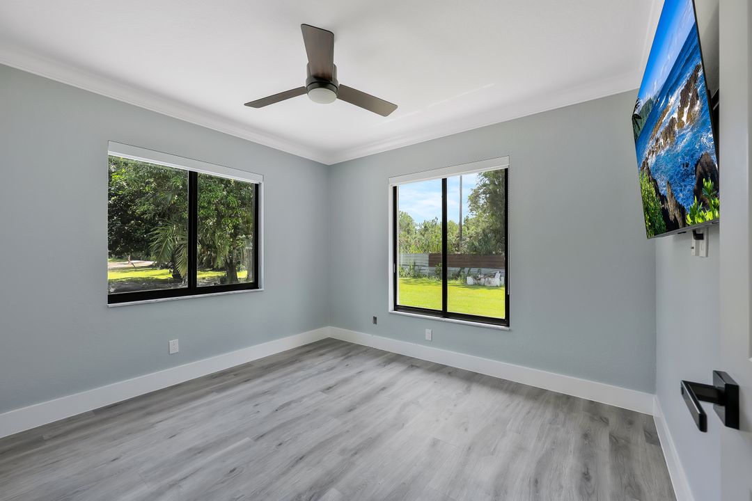 380 4th St NE, Naples, FL 34120