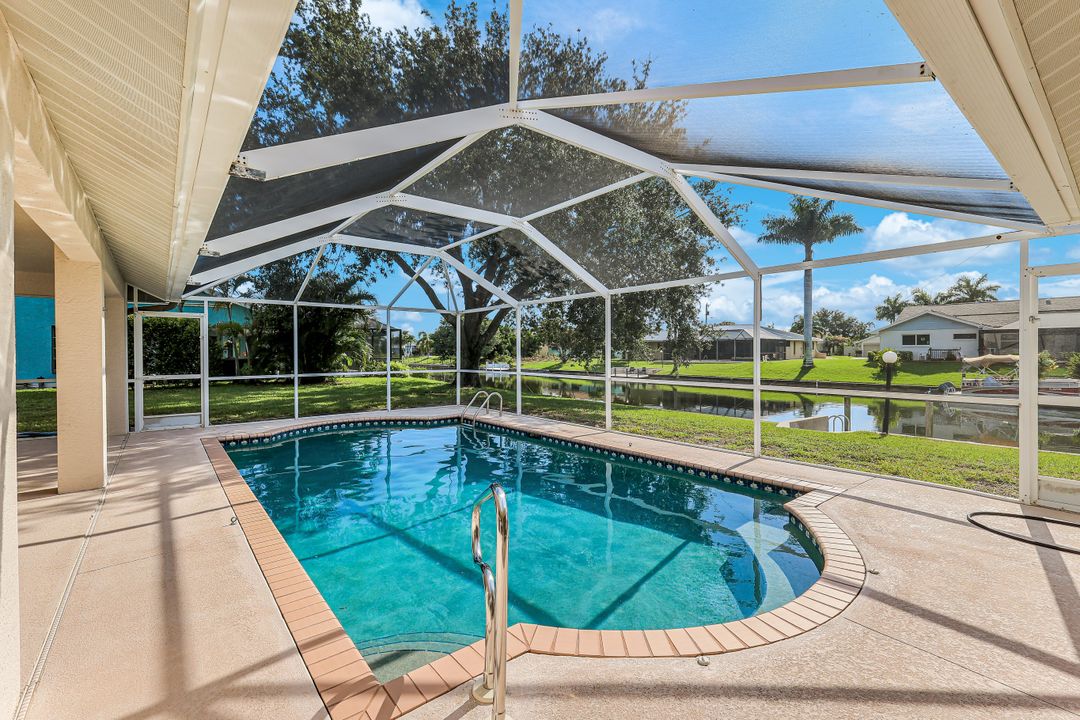 615 SE 19th Ct, Cape Coral, FL 33990