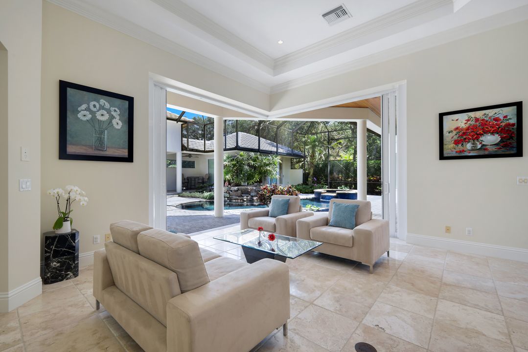 1284 Pocantico Ln, Naples, FL 34110