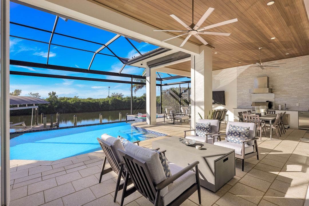 428 SW 39th Ave, Cape Coral, FL 33991