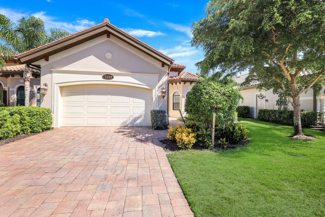 7319 Lantana Cir, Naples, FL 34119