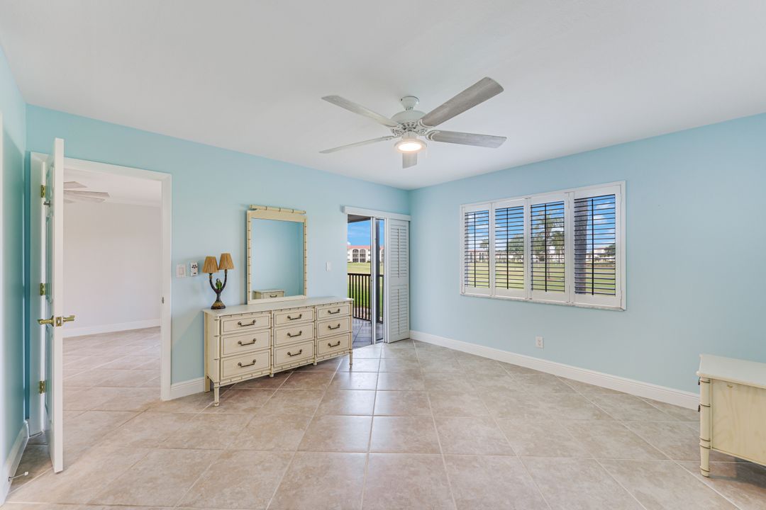 29 High Point Cir E #107, Naples, FL 34103
