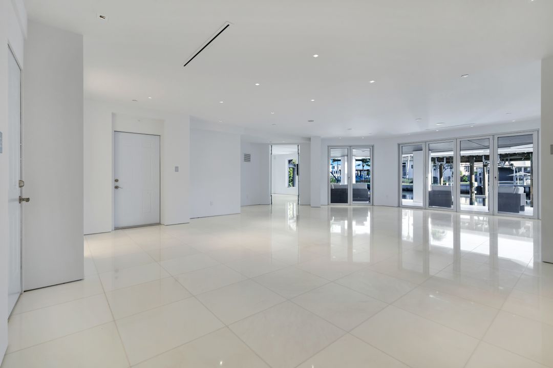 260 Channel Dr, Naples, FL 34108