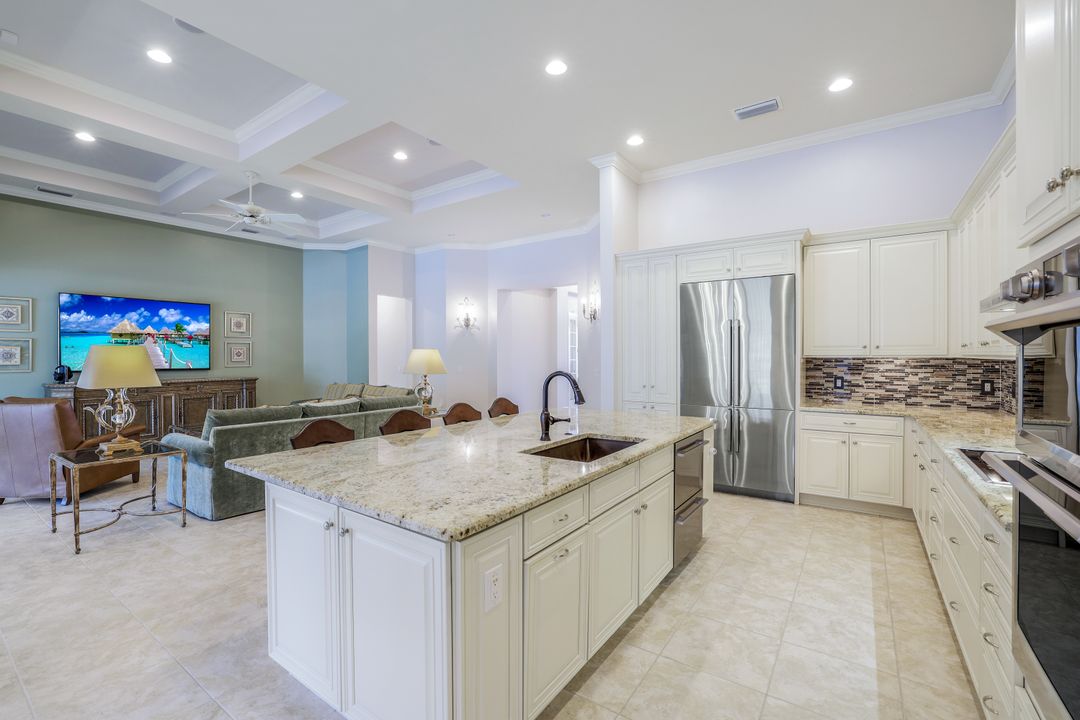 9266 Quarry Dr, Naples, FL 34120