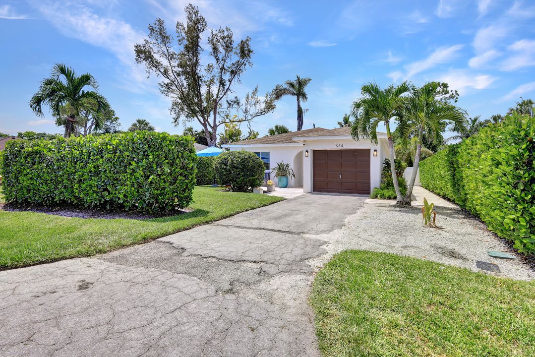 534 97th Ave N, Naples, FL 34108