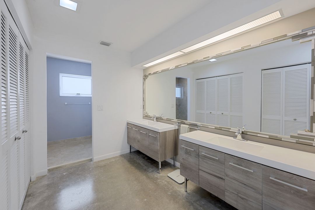 318 Grapewood Ct, Marco Island, FL 34145