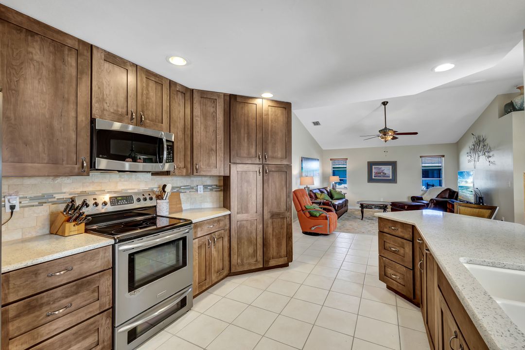 3749 SW 2nd Ave, Cape Coral, FL 33914