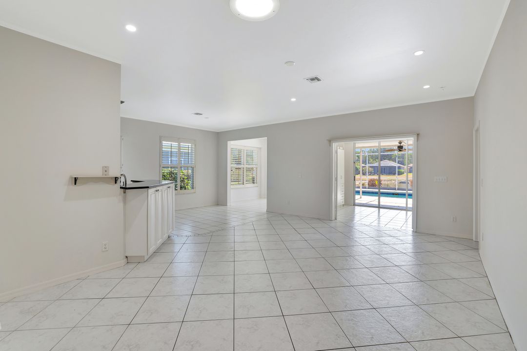 173 Stanhope Cir, Naples, FL 34104