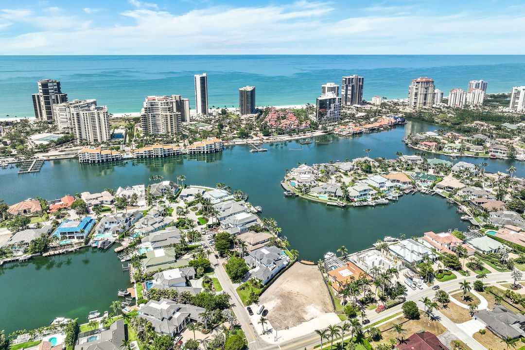 403 Neapolitan Way, Naples, FL 34103