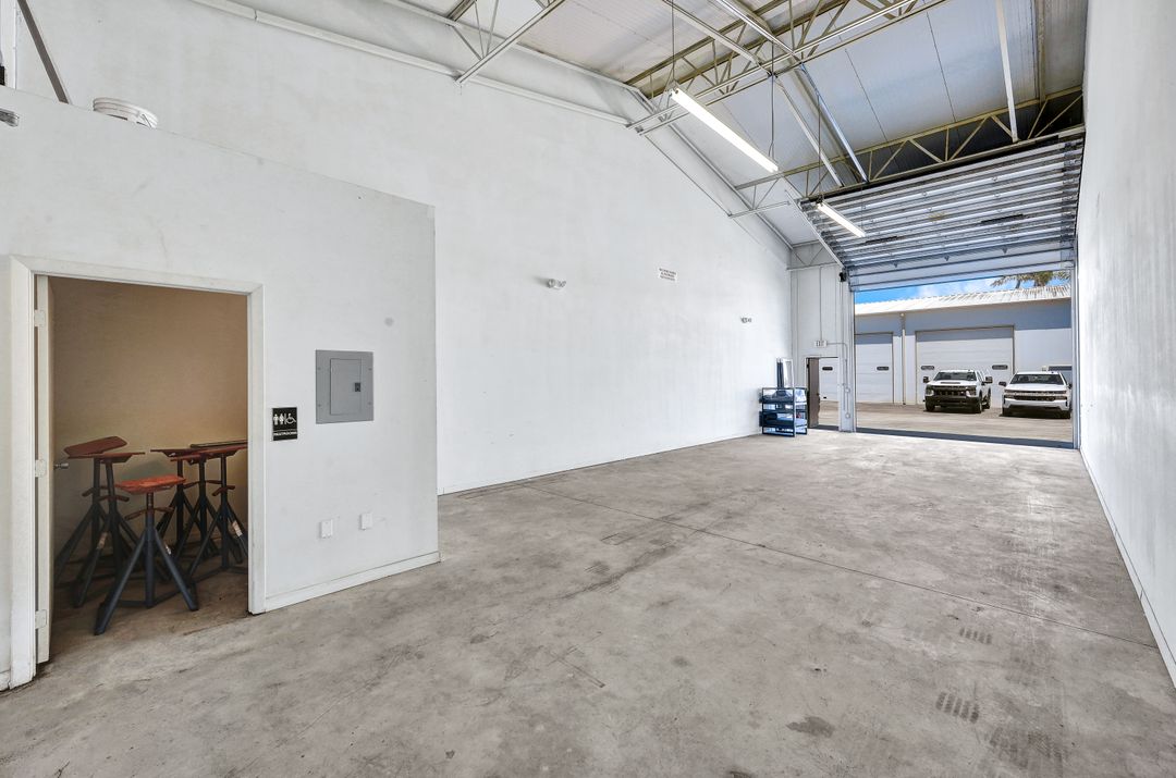 195 Basik Dr #403, Naples, FL 34114