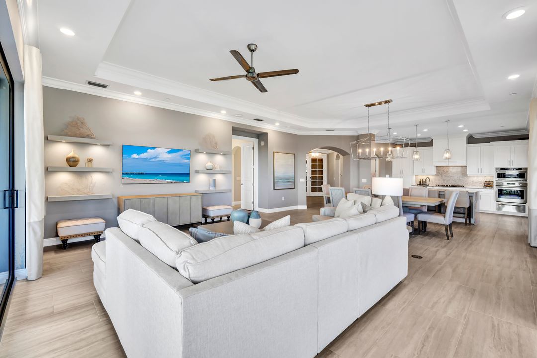 16387 Viansa Wy #302, Naples, FL 34110