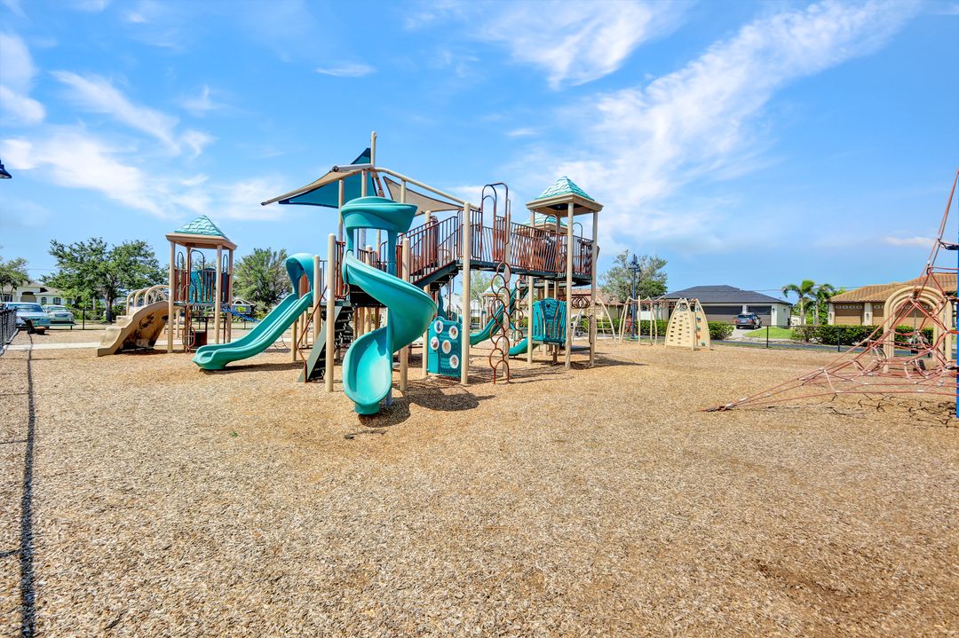 3527 SW 4th Ln, Cape Coral, FL 33991