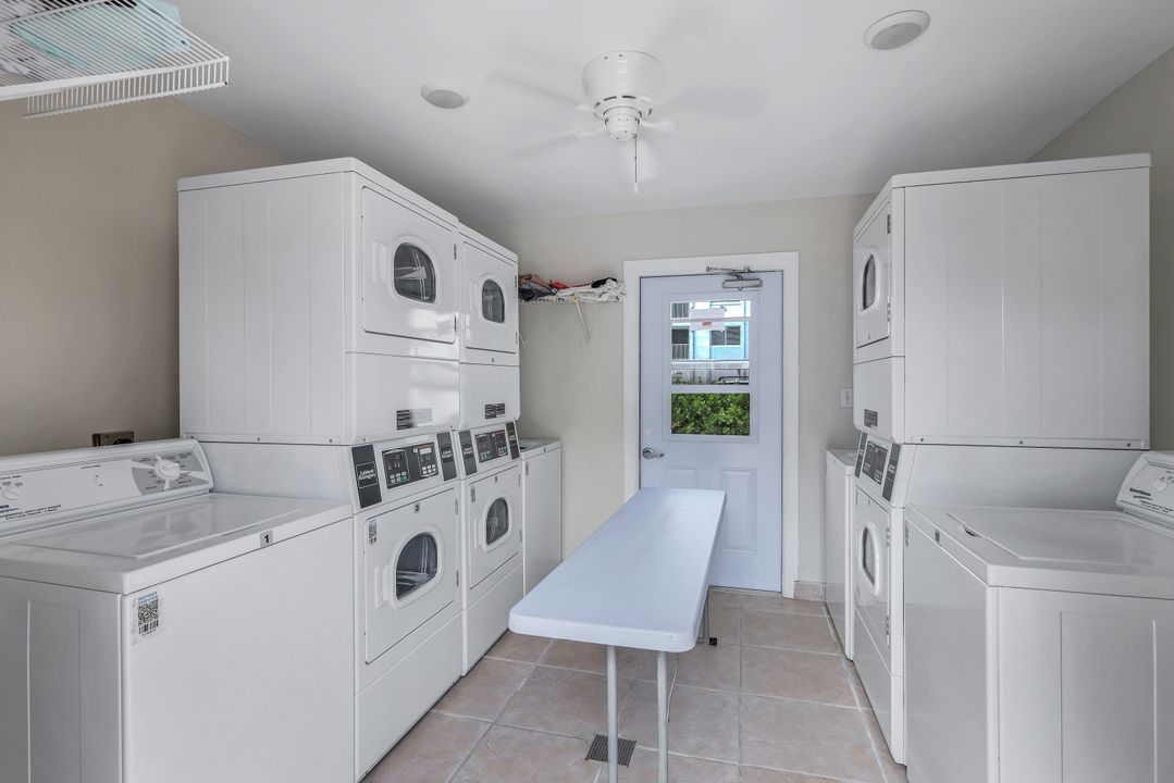 1910 Gulf Shore Blvd N #207, Naples, FL 34102