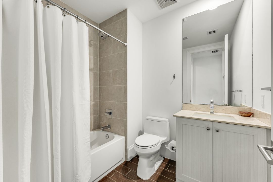 1030 3rd Ave S #215, Naples, FL 34102