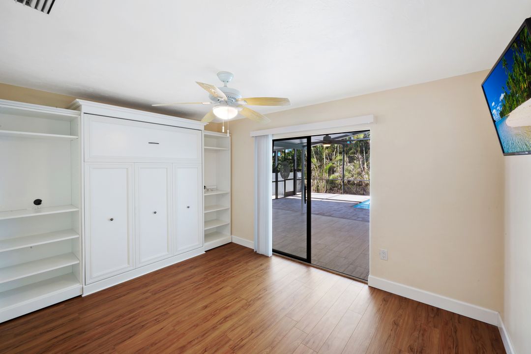 825 93rd Ave N, Naples, FL 34108