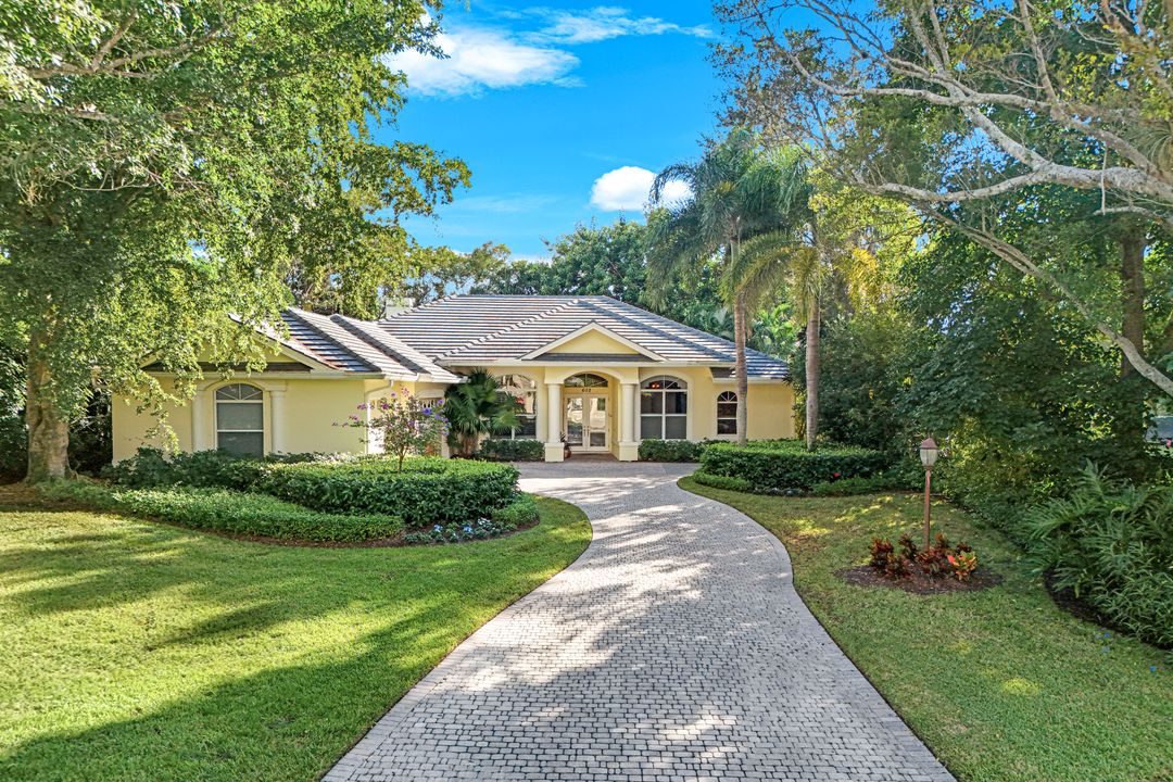 602 Springline Dr, Naples, FL 34102