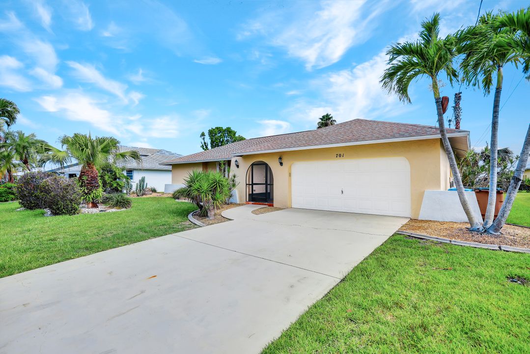 701 SW 52nd St, Cape Coral, FL 33914