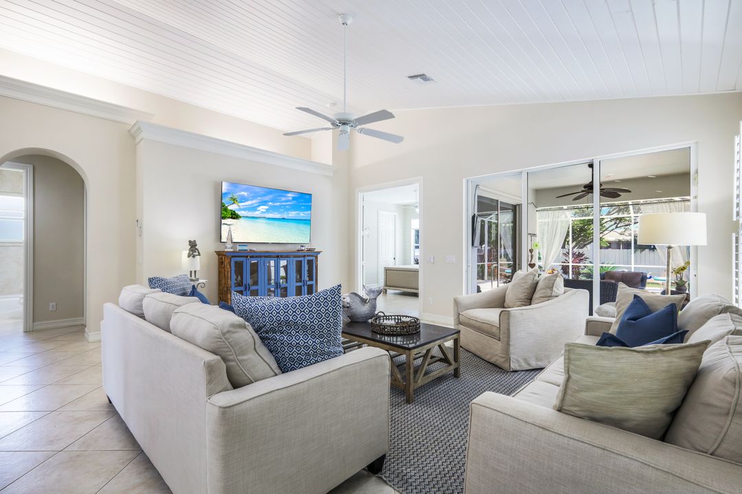 687 106th Ave N, Naples, FL 34108