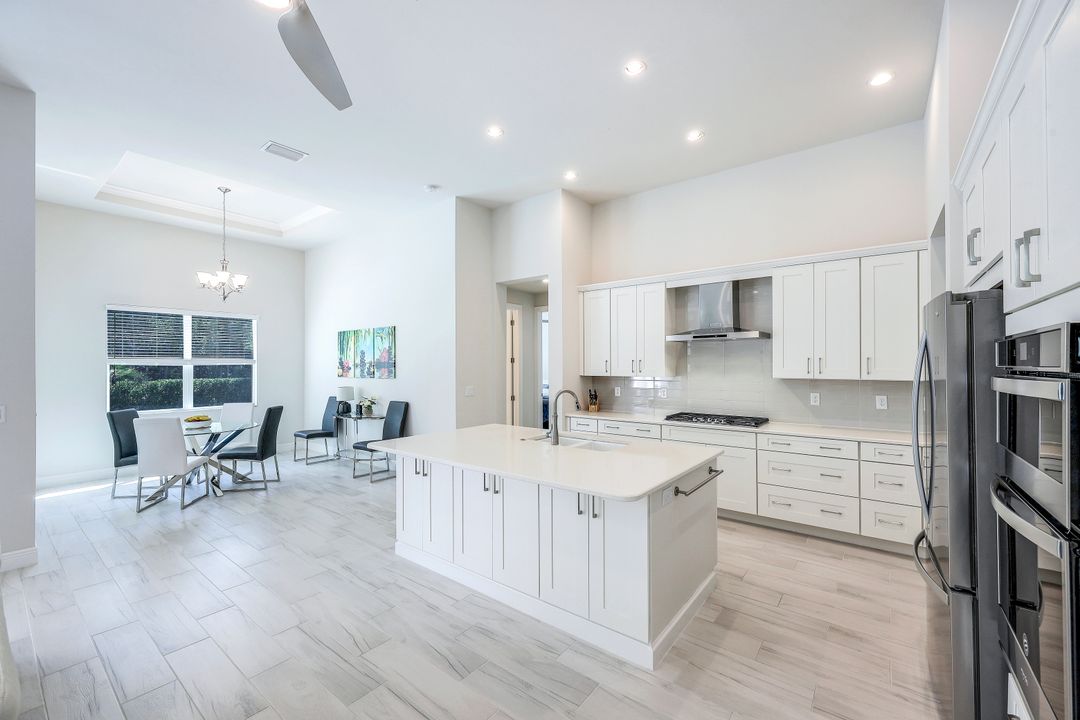 8959 Redonda Dr, Naples, FL 34114