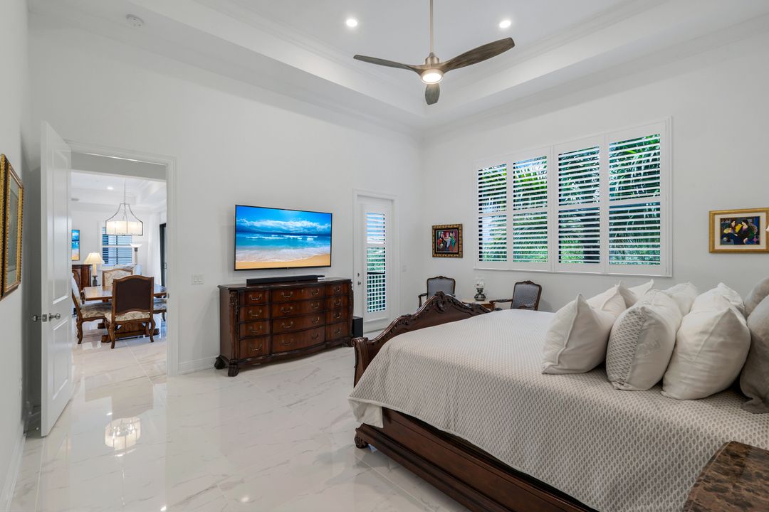2488 Breakwater Wy #13-201, Naples, FL 34112