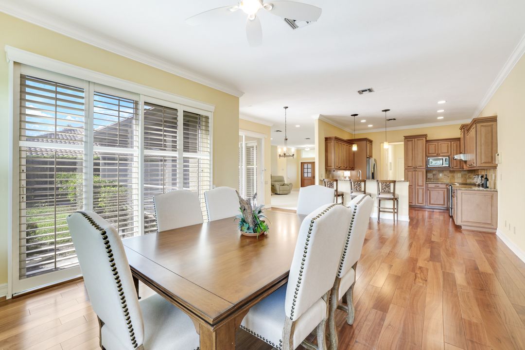 2032 Castle Garden Ln, Naples, FL 34110